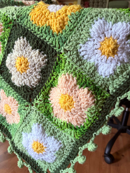 Dreamin’ of Daisys Throw Blanket
